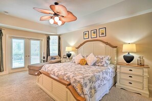 3 bedrooms, iron/ironing board, Internet, bed sheets - < 1 Mi to Beach w/ Pool & Lanai: Marco Island Home (Marco Island)