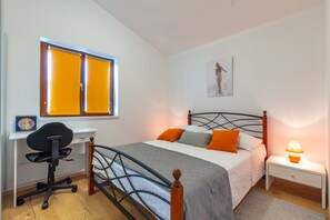 2 chambres, bureau, fer et planche à repasser, Wi-Fi