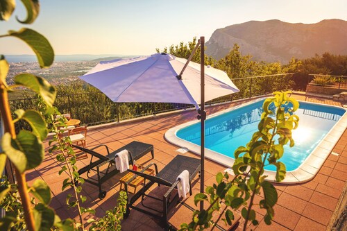 Maison paisible et relaxante avec vue spectaculaire sur Split