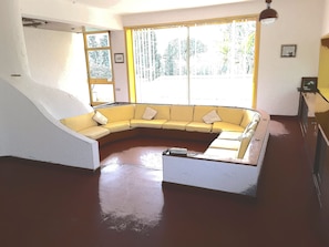 Télévision, cheminée