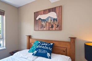 2 bedrooms, iron/ironing board, WiFi