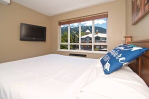 2 bedrooms, iron/ironing board, WiFi