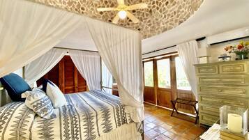 2 bedrooms, in-room safe, desk, iron/ironing board