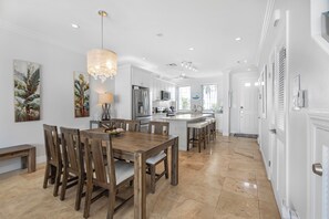Dining - Beachfront 4 Bedroom Luxury Villa  Directly On White Sand Beach  (Nassau)