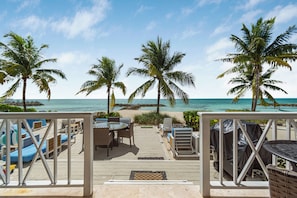 Terrace/patio - Beachfront 4 Bedroom Luxury Villa  Directly On White Sand Beach  (Nassau)