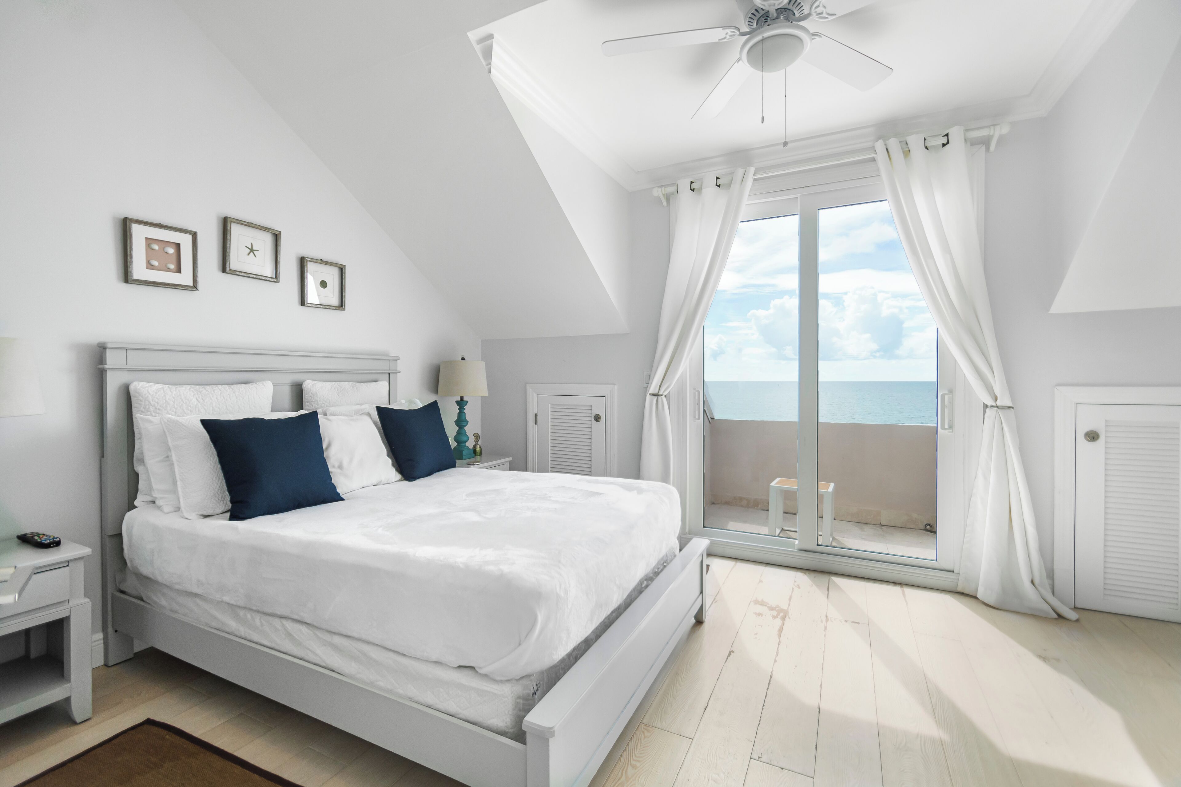 4 bedrooms, in-room safe, iron/ironing board, free WiFi