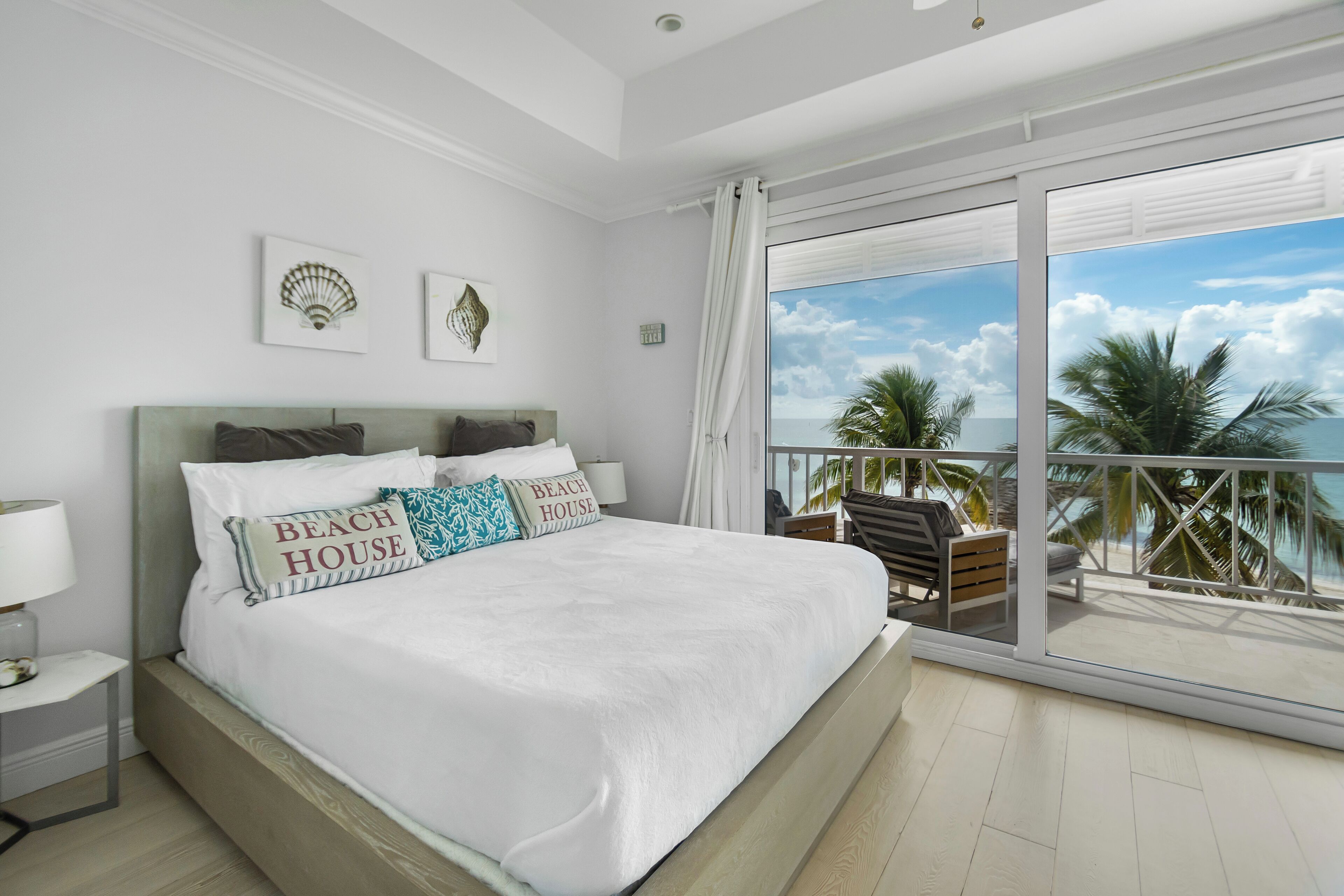 4 chambres, coffres-forts dans les chambres, fer et planche à repasser