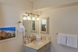 Bathtub, towels