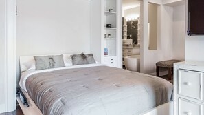 1 chambre, bureau, fer et planche à repasser, accès au Wi-Fi (inclus)