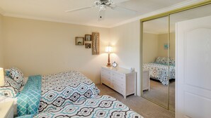 Room - Lake Havasu Getaway w/ Golf Course & Lake Views! (Lake Havasu City)