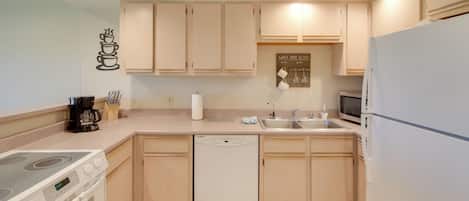Coffee/tea maker, fridge, microwave, stovetop