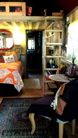 1 chambre, fer et planche à repasser, accès au Wi-Fi (inclus)