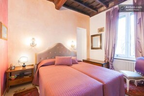 1 chambre, bureau, fer et planche à repasser, accès au Wi-Fi (inclus)