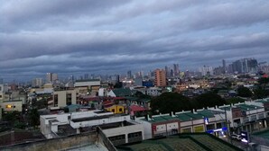 View from property - Anika's Stay Over - Hostel (Manila)