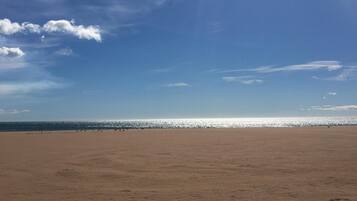Chaises longues, serviettes de plage