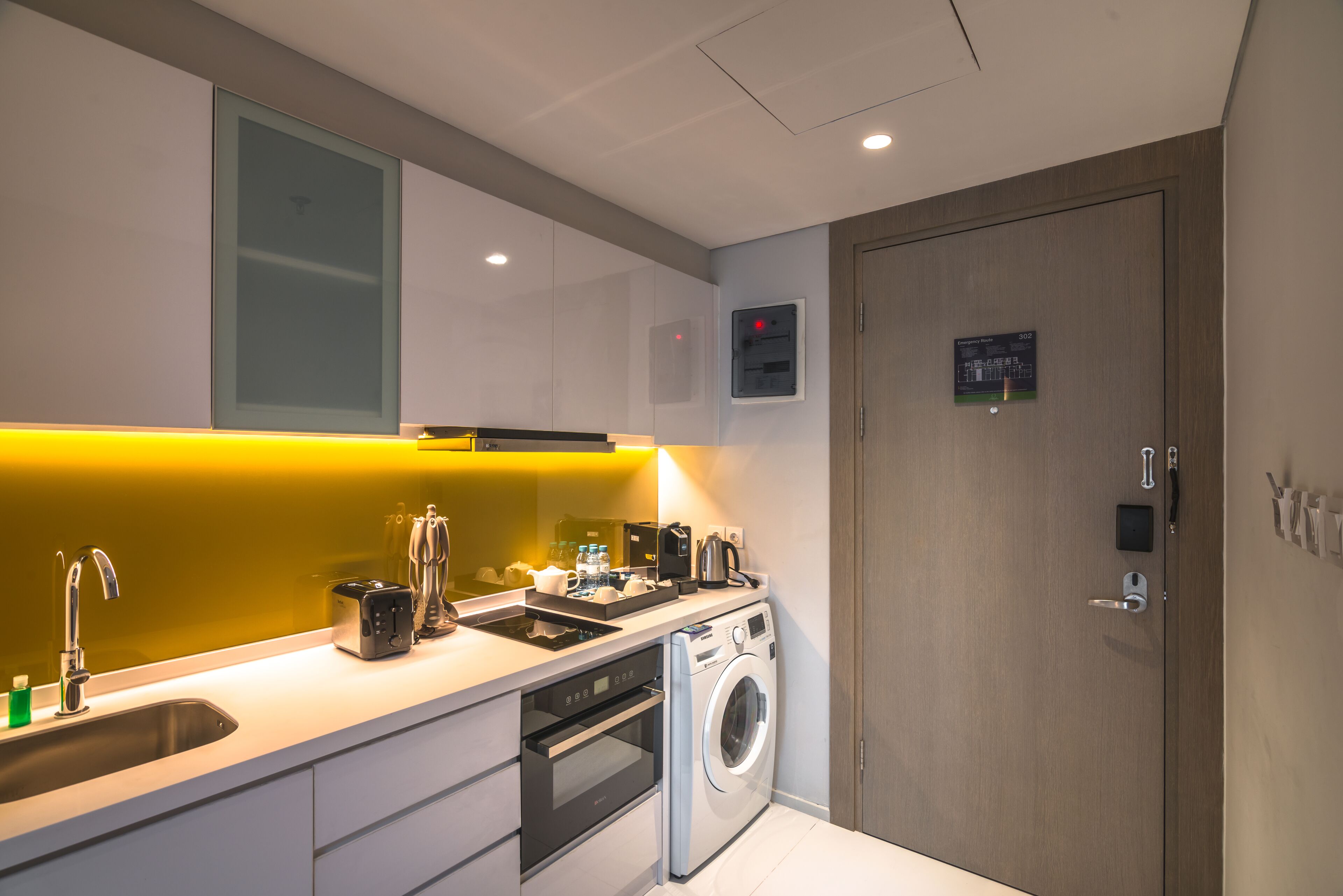 coffee/tea maker, electric kettle, paper towels