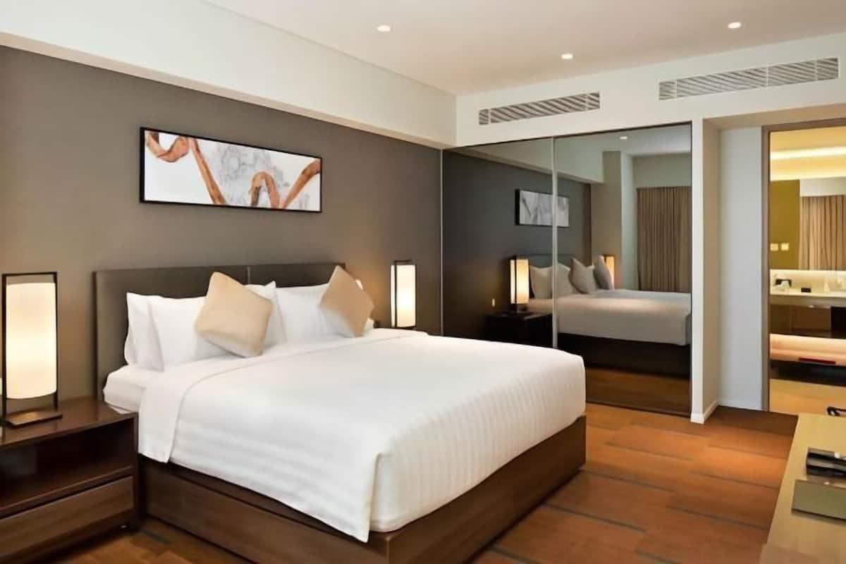 Egyptian cotton sheets, premium bedding, down duvets, Tempur-Pedic beds