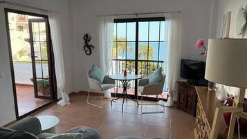 TV connectée, lecteur de DVD, livres, chaßne hi-fi