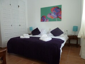 2 dormitoris, planxa i posts de planxar, un bressol de viatge i wifi 