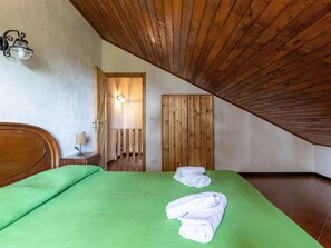 4 bedrooms, iron/ironing board, travel crib, free WiFi