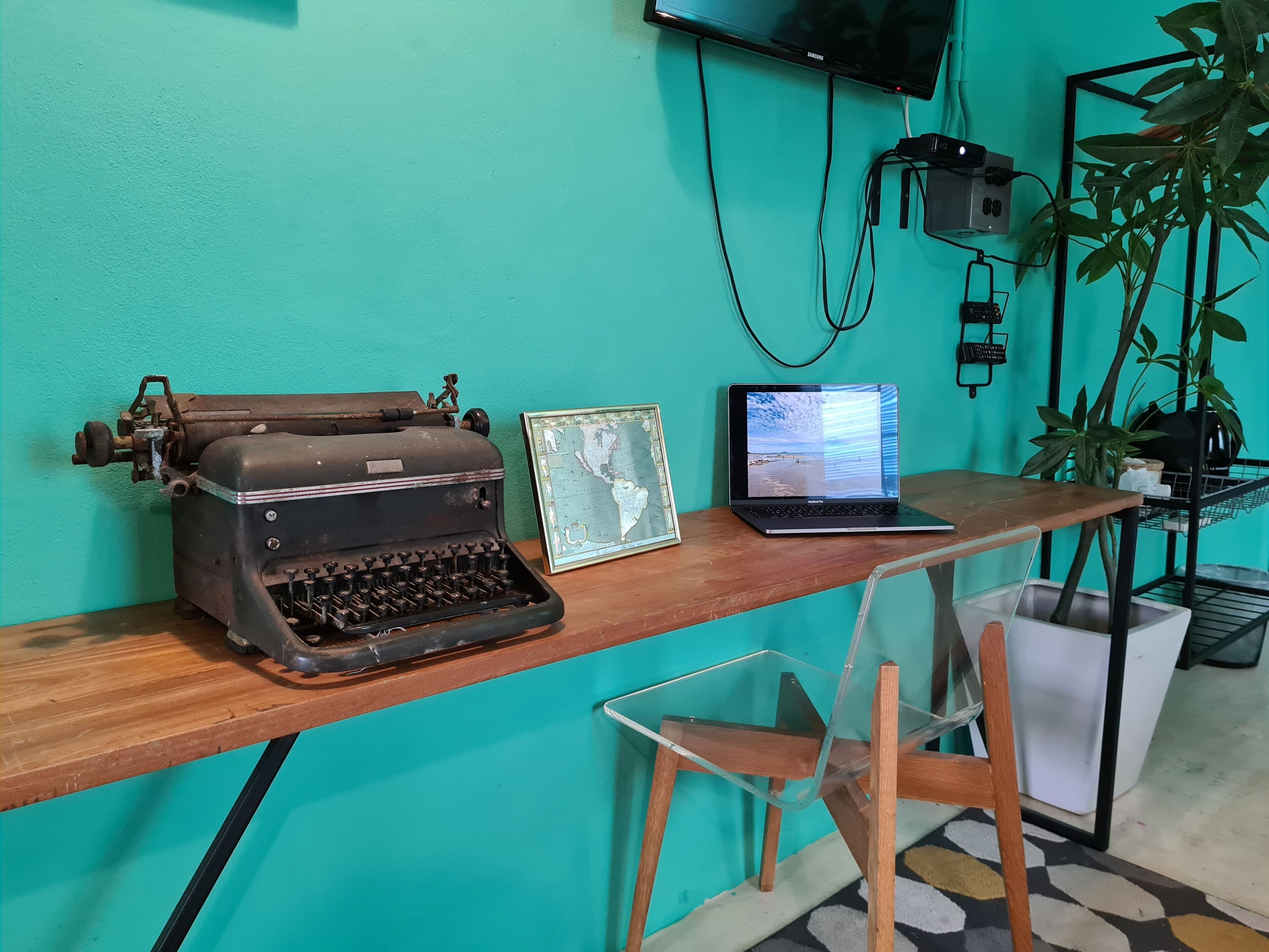 design triple room | individually decorated, individually furnished, free wifi