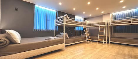 Habitació familiar (8 persons) | Escriptori, cortines opaques i habitacions insonoritzades