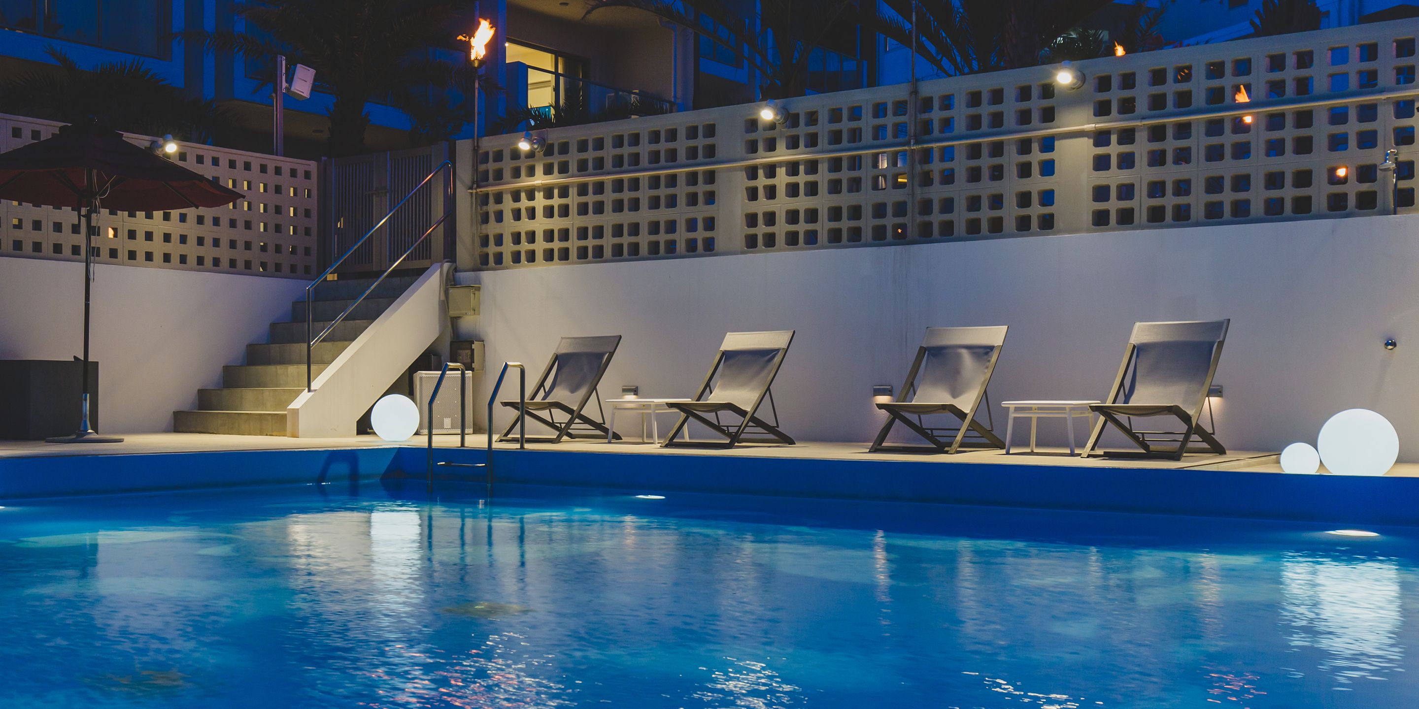 시즌별로 운영되는 야외 수영장