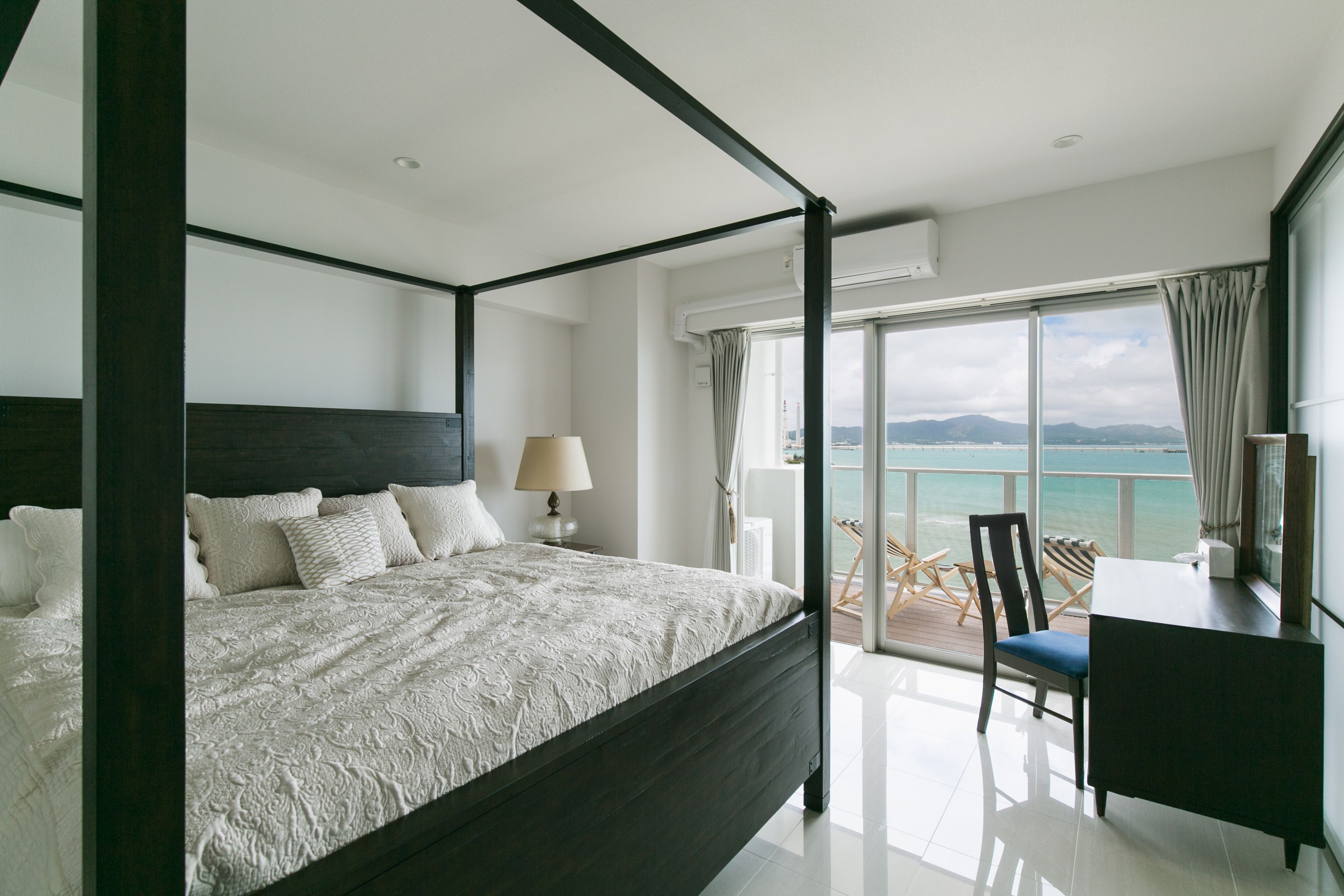 デスク、遮光カーテン、アイロン / アイロン台、WiFi (無料)