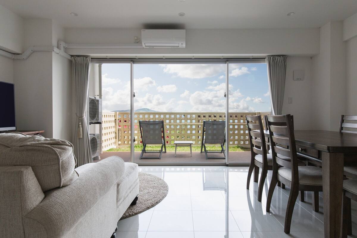 Suite (Garden Terrace) | Schreibtisch, Verdunkelungsvorhänge, Bügeleisen/Bügelbrett