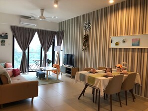 ETM Midhills Modern Urban 2BR Suites | 熨斗/熨衣板