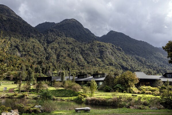 Front of property - Futangue Hotel & Spa (Lago Ranco)