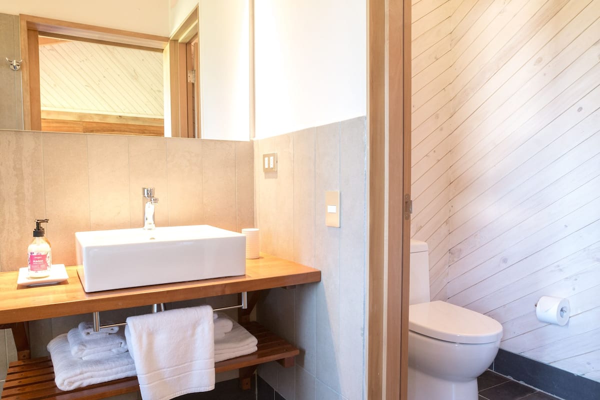 superior double room, mountain view | bathroom | shower, rainfall showerhead, free toiletries, hair dryer