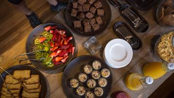 Bao gồm bữa sáng buffet hàng ngày