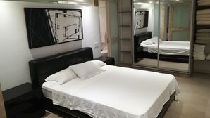 2 bedrooms, WiFi, bed sheets - Apartment Santo Domingo, walled center  (Cartagena)