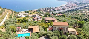 Pool, sea and relax! 4 guests