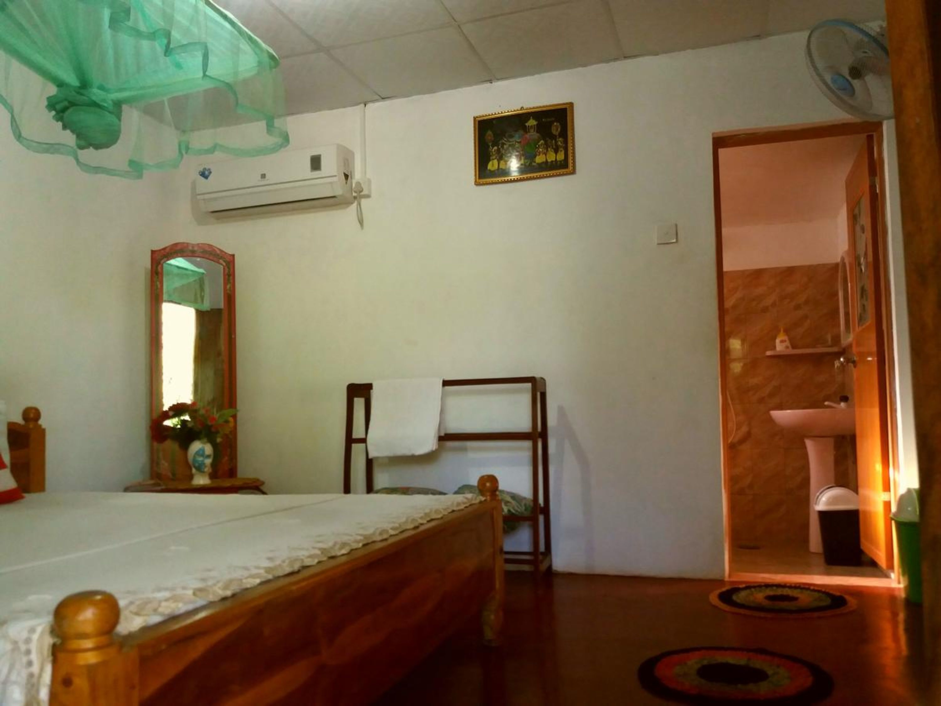 In-room safe, desk, free WiFi