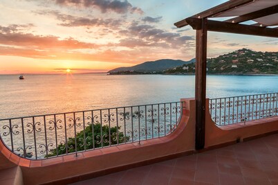 Villa AngelaD seafront and direct access to the coast - Torre delle Stelle