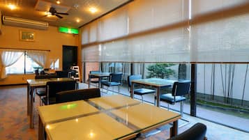 Daily full breakfast (JPY 990 per person)