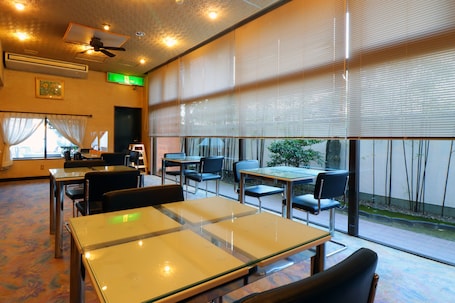 Daily full breakfast (JPY 990 per person)