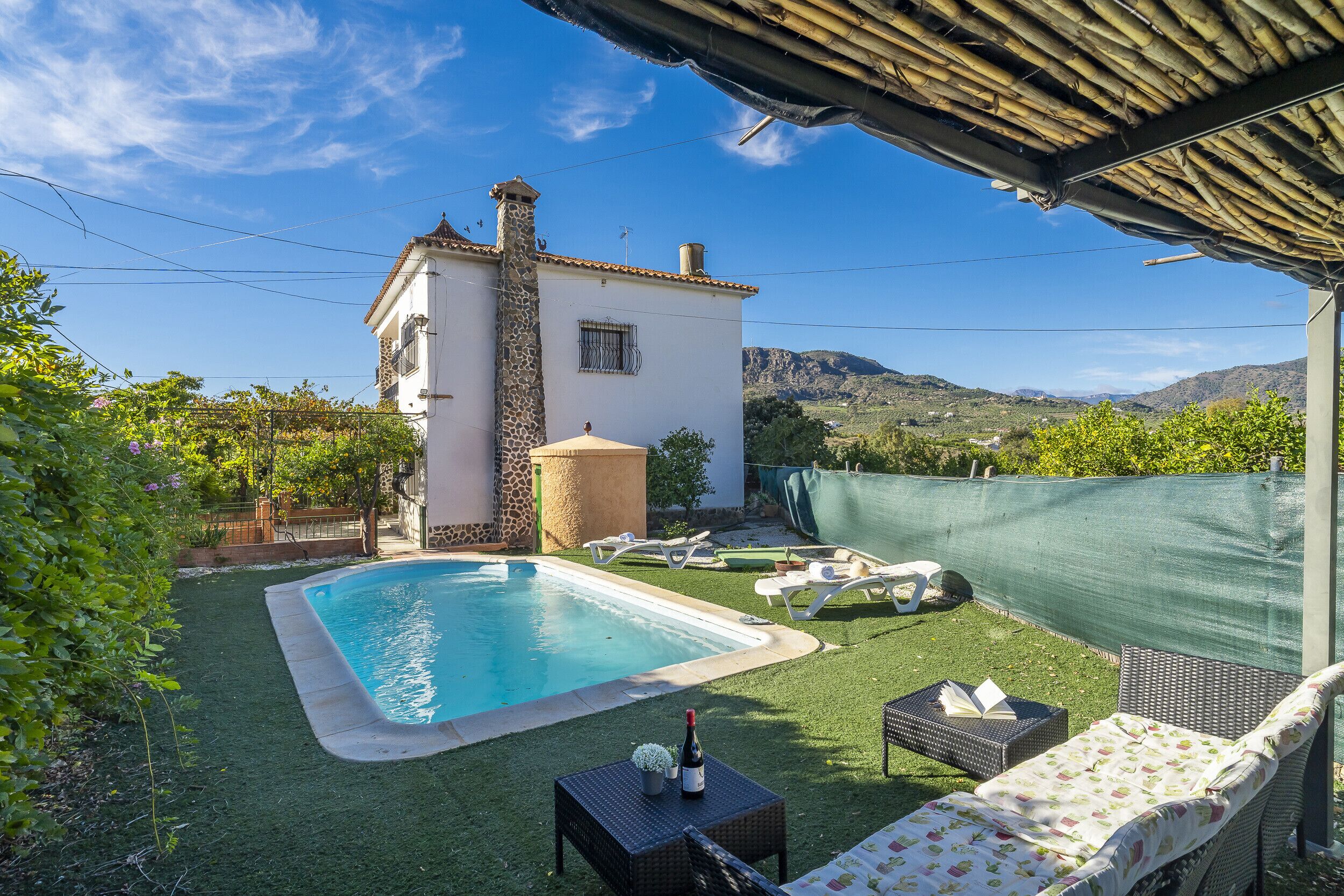 Maison rurale rustique à Álora avec piscine