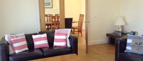 Téléviseur connecté, foyer, livres