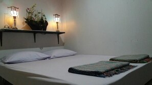 Budget double Room with Fan | واي فاي مجانًا وملاءات أسرّة