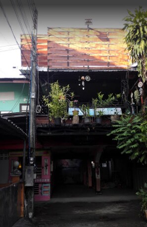 Property entrance - Adchara Mansion - Hostel (Chiang Rai)