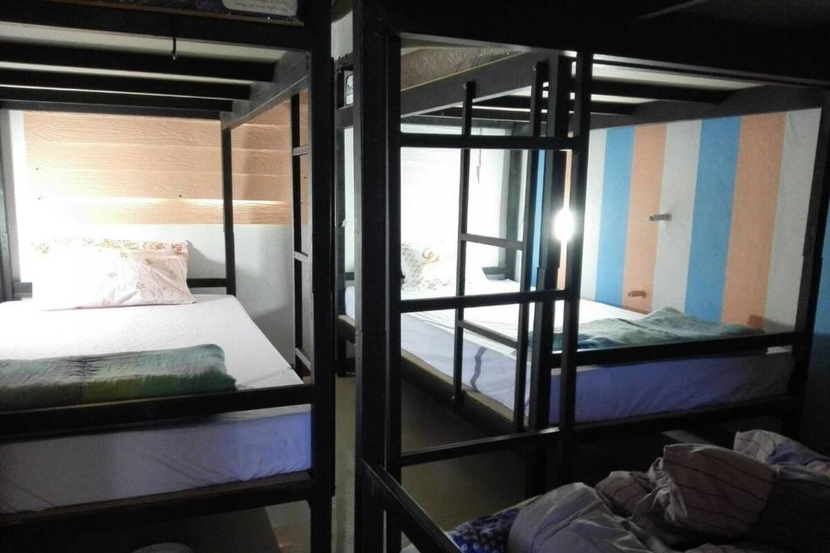 WiFi (free), bed sheets