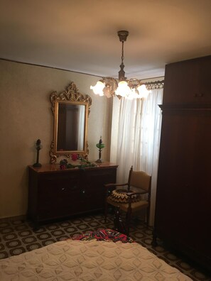 2 Schlafzimmer, Bügeleisen/Bügelbrett, Bettwäsche