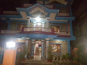 الإطلالة من المنشأة