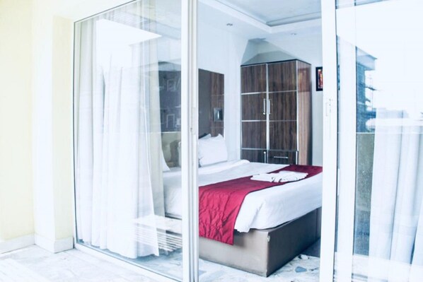 Deluxe Room | 3 bedrooms, free WiFi - Glee Hotel (Lagos)