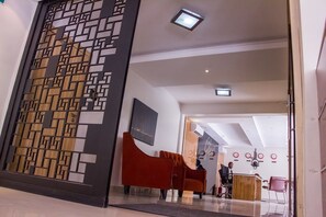 Lobby lounge - Glee Hotel (Lagos)