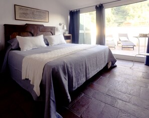 6 bedrooms, iron/ironing board, travel cot, free WiFi