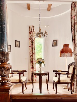 Familien-Vierbettzimmer (Chateau) | Schreibtisch, Verdunkelungsvorhänge, schallisolierte Zimmer